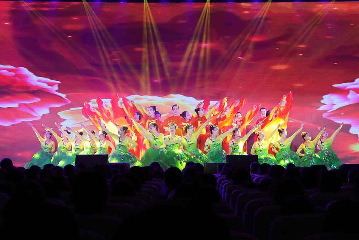 “同舟共濟謀發(fā)展，中和共赢創未來”——建業百貨二十周年慶典