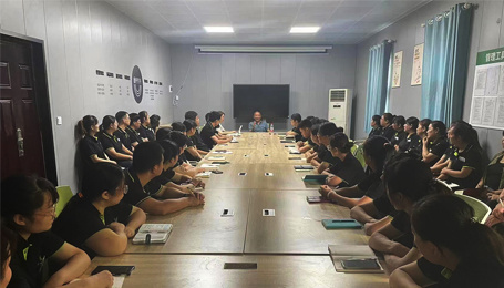 董事(shì)長(cháng)到(dào)荥陽分公司召開(kāi)超市工作部署動員會(huì)