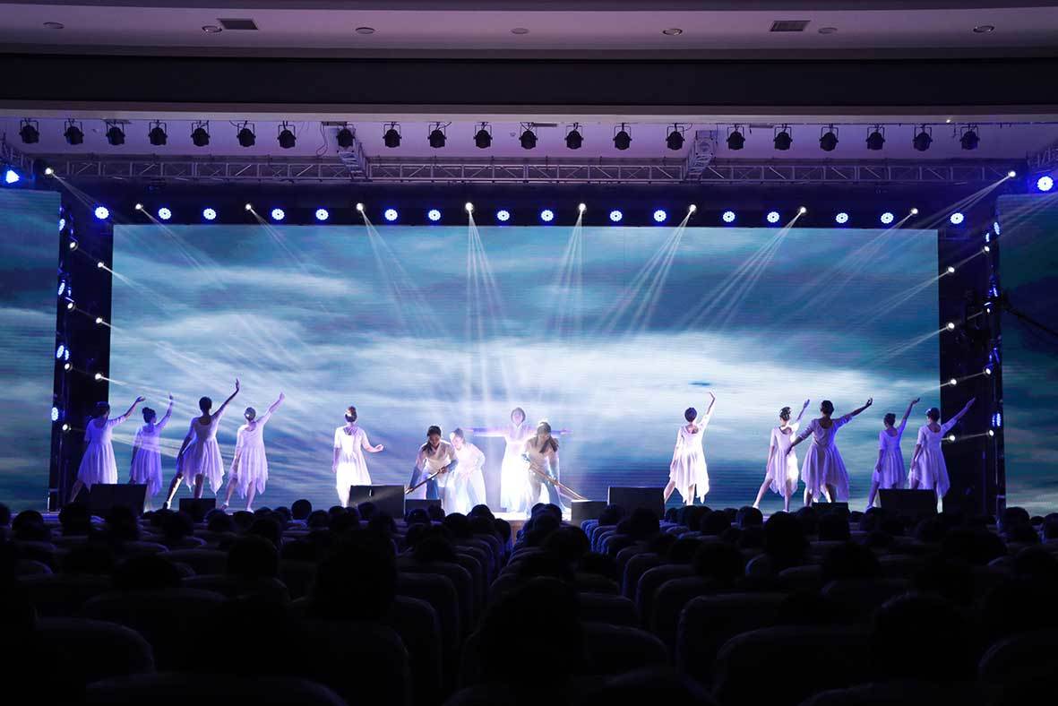 “同舟共濟謀發(fā)展，中和共赢創未來”——建業百貨二十周年慶典